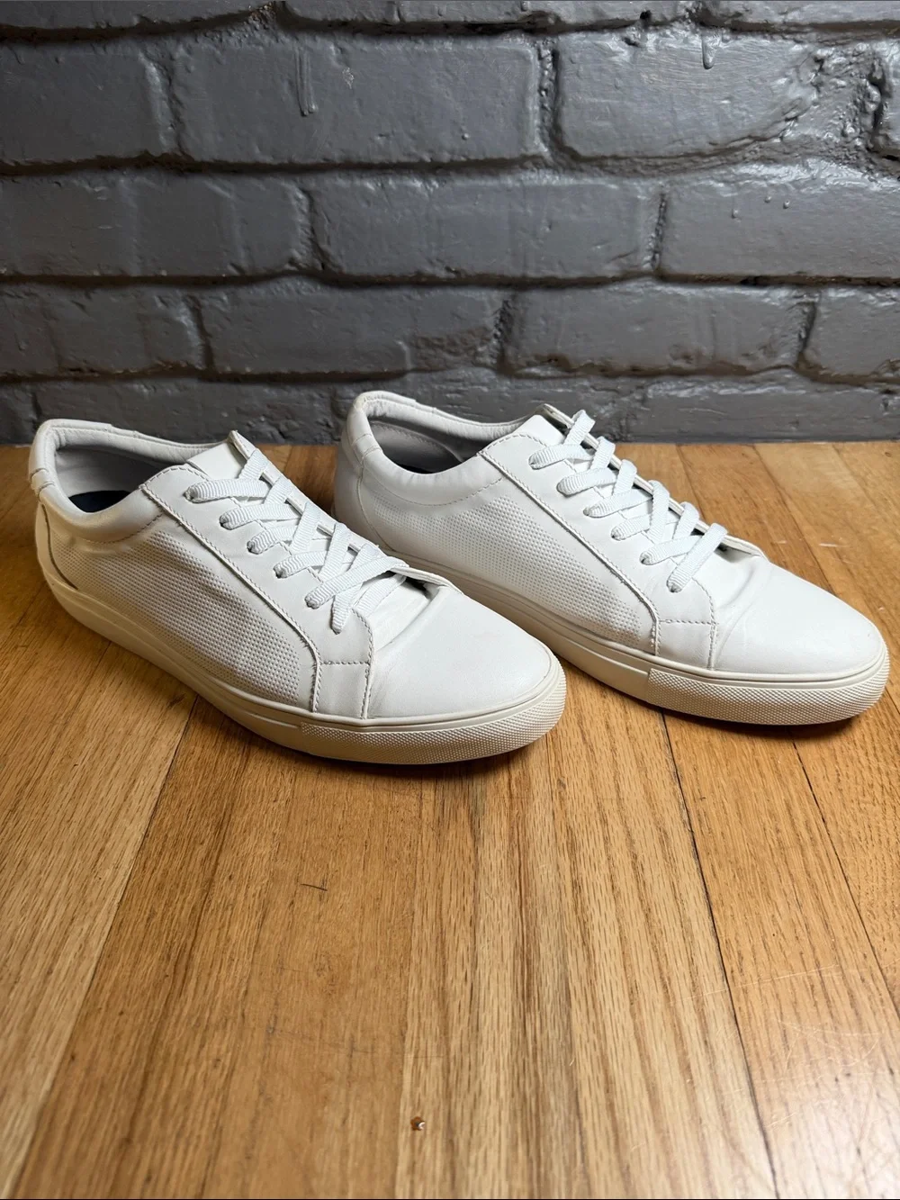 Minimalist Men’s White Leather Low-Top Sneakers